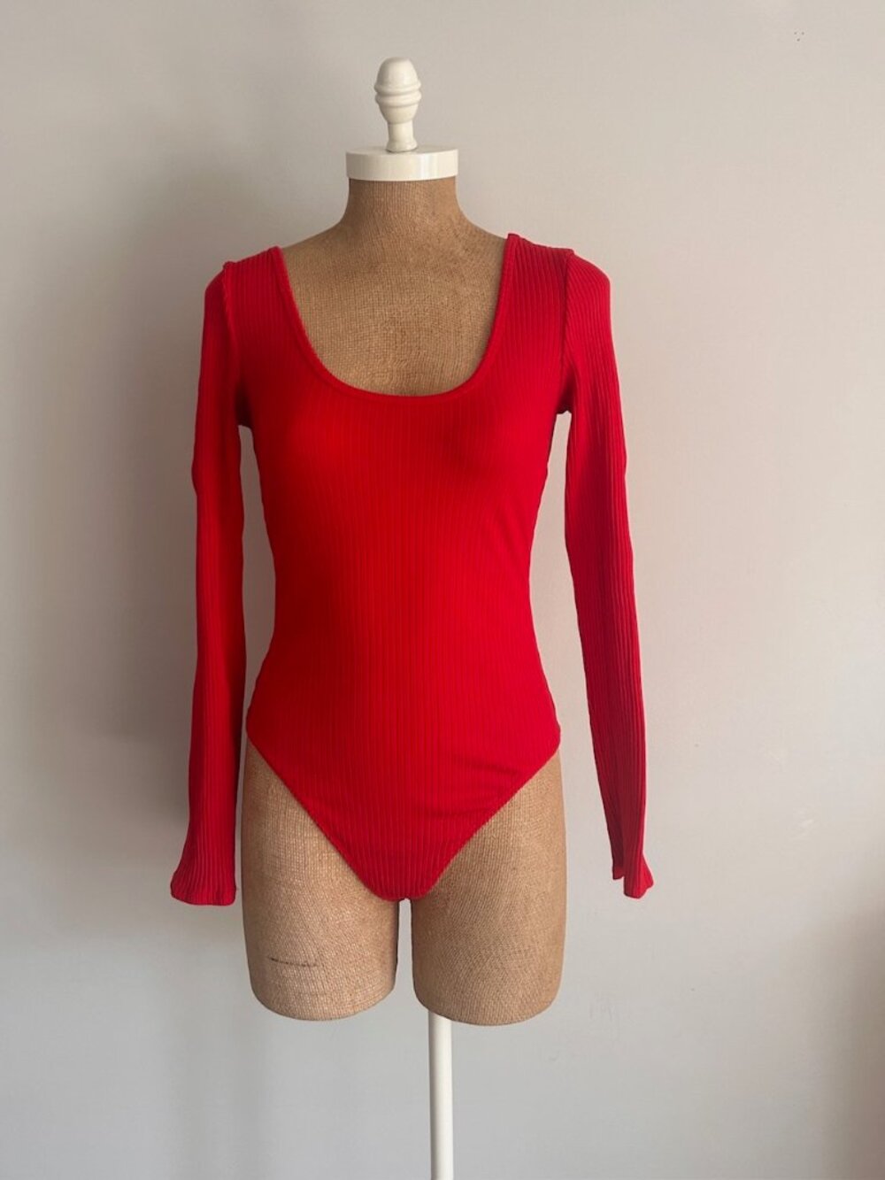 Aritzia Wilfred Free Leila Scoopneck Bodysuit Red Long Sleeve M